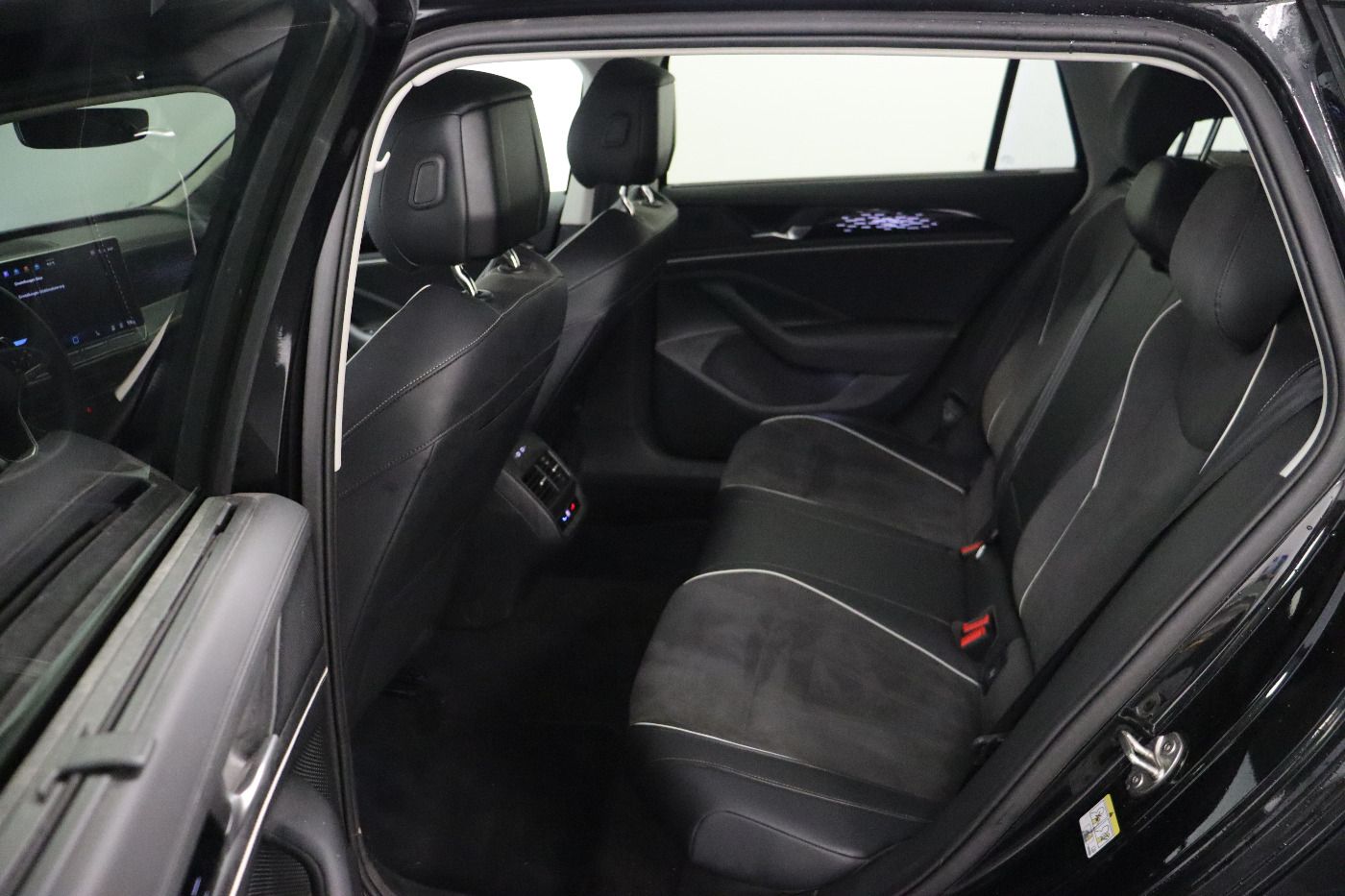 Fahrzeugabbildung Volkswagen Passat Variant 2.0 TDI DSG Elegance IQ.Light|AHK