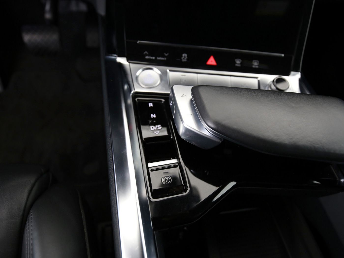 Fahrzeugabbildung Audi e-tron Sportback 55 quattro Matrix|B&O|AHK|SD