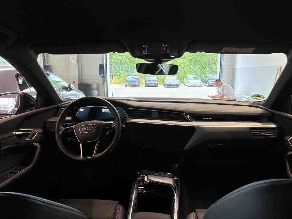 Fahrzeug autohaus mense Fahrzeugabbildung Audi e-tron Sportback advanced quattro 230kW AHK|Luft