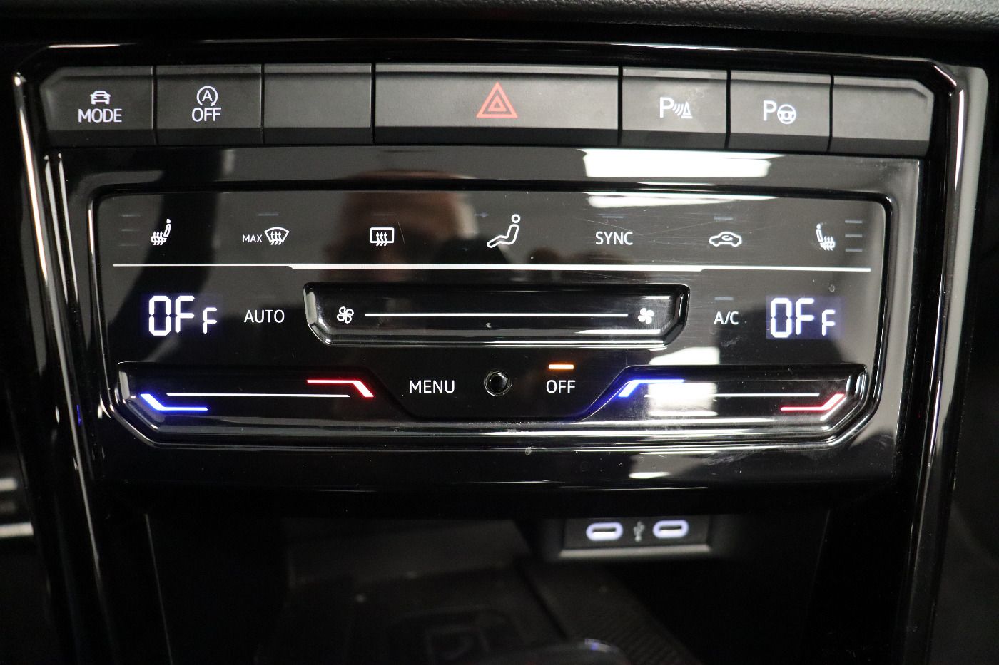 Fahrzeugabbildung Volkswagen T-Roc Cabriolet 1.5 TSI DSG R-Line IQ.Light|ACC