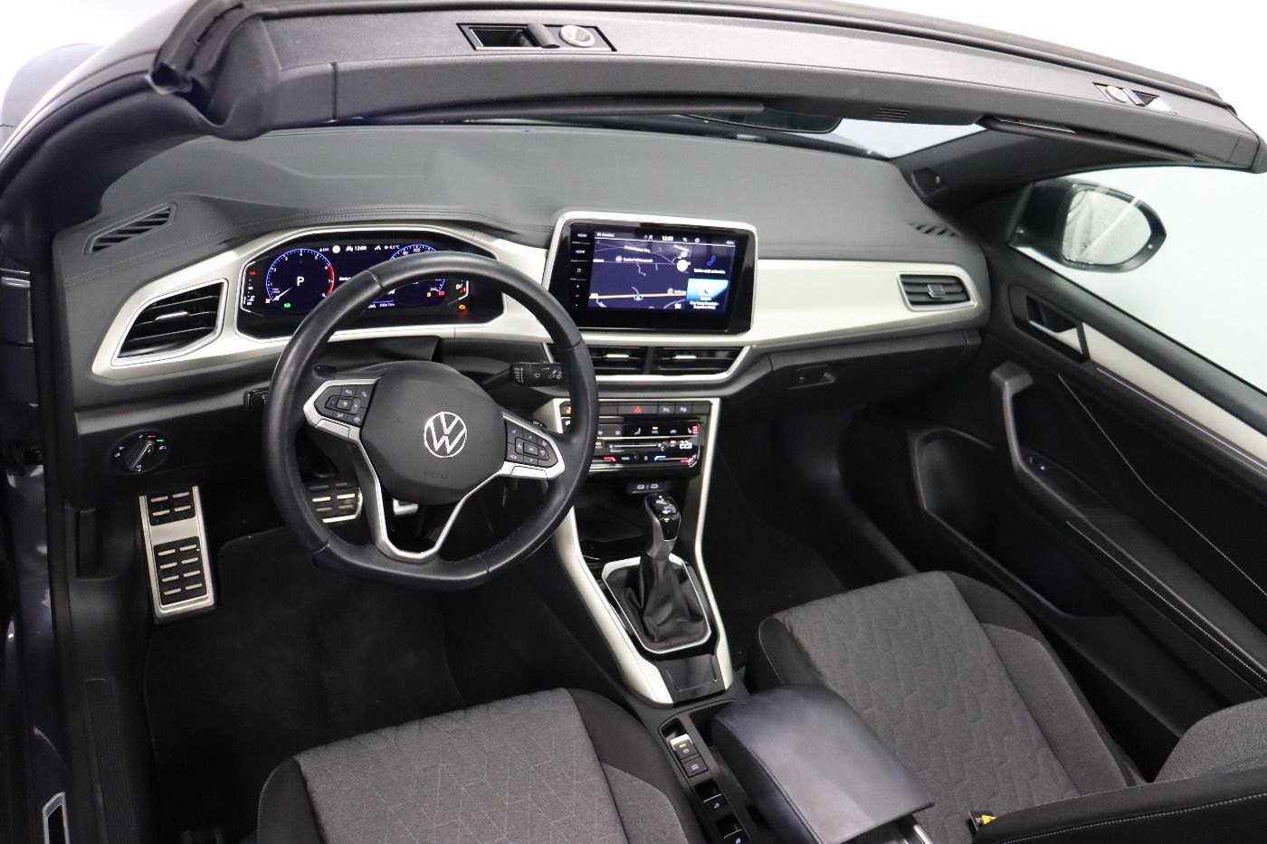 Fahrzeugabbildung Volkswagen T-Roc Cabriolet 1.5 TSI DSG Sytel Move FLA ACC