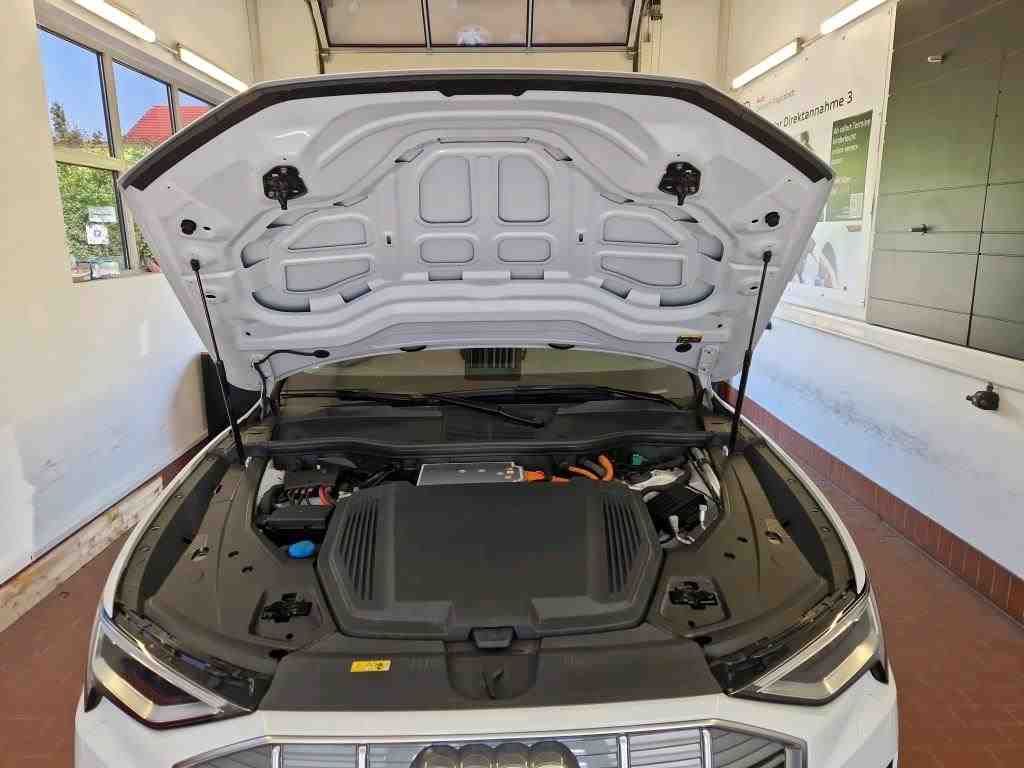 Fahrzeug autohaus mense Fahrzeugabbildung Audi e-tron 50 quattro