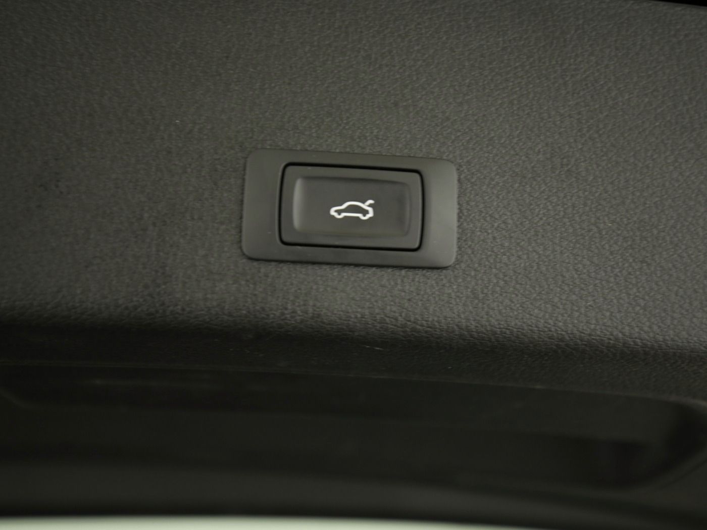 Fahrzeug autohaus mense Fahrzeugabbildung Audi e-tron 55 quattro advanced CarPlay|AHK|Luft
