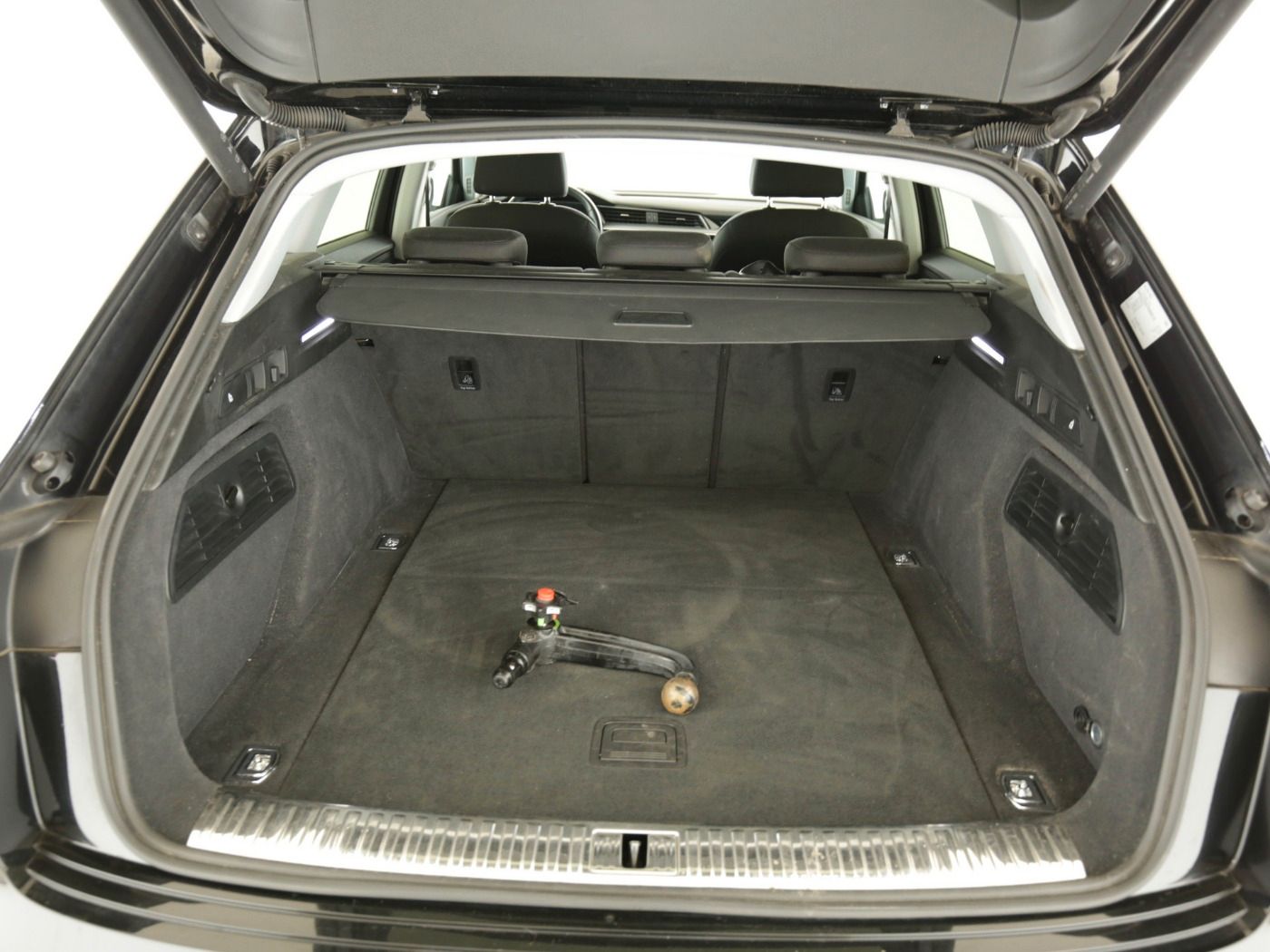 Fahrzeug autohaus mense Fahrzeugabbildung Audi e-tron 55 quattro advanced CarPlay|AHK|Luft