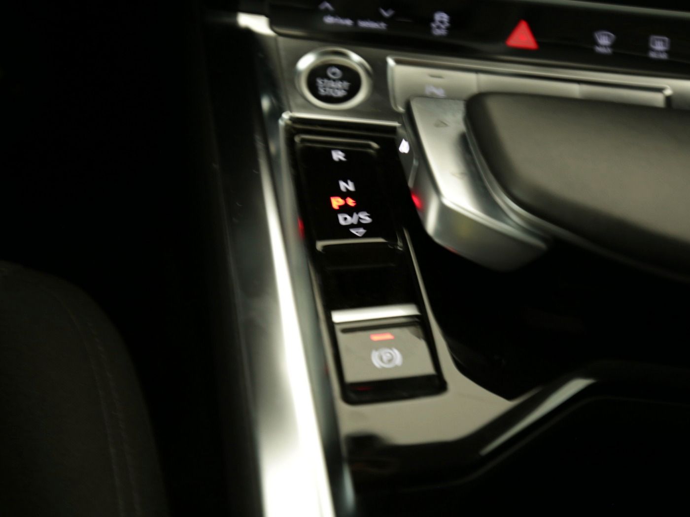 Fahrzeug autohaus mense Fahrzeugabbildung Audi e-tron 55 quattro advanced CarPlay|AHK|Luft