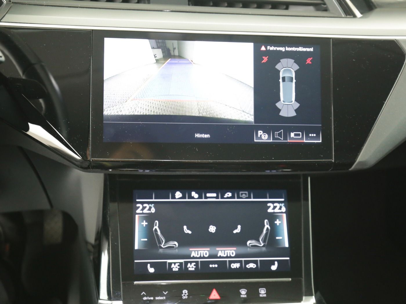 Fahrzeug autohaus mense Fahrzeugabbildung Audi e-tron 55 quattro advanced CarPlay|AHK|Luft