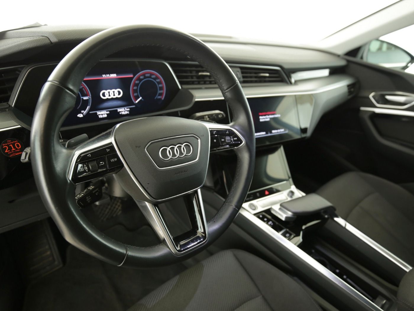 Fahrzeug autohaus mense Fahrzeugabbildung Audi e-tron 55 quattro advanced CarPlay|AHK|Luft