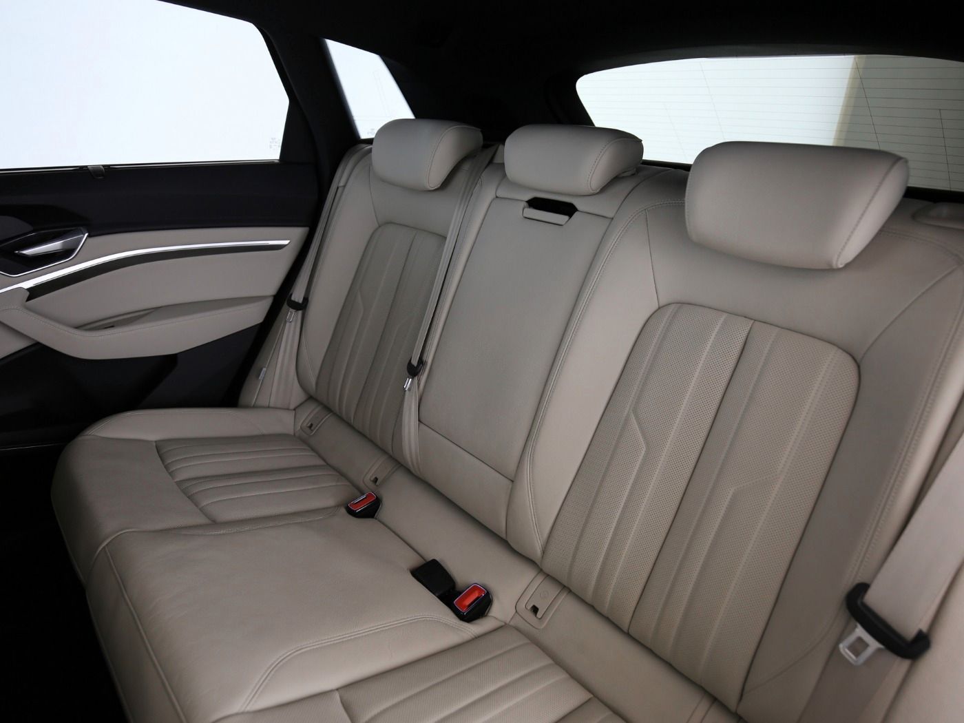 Fahrzeug autohaus mense Fahrzeugabbildung Audi e-tron 55 quattro Matrix|B&O|CarPlay|HUD|Luft