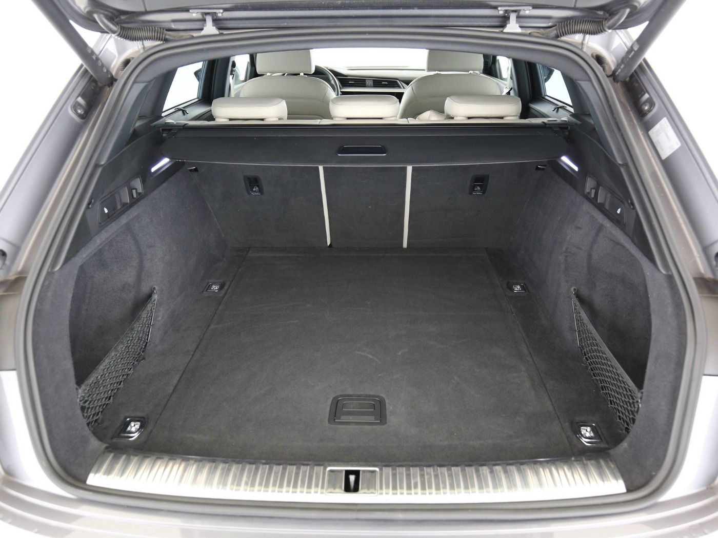 Fahrzeug autohaus mense Fahrzeugabbildung Audi e-tron 55 quattro Matrix|B&O|CarPlay|HUD|Luft