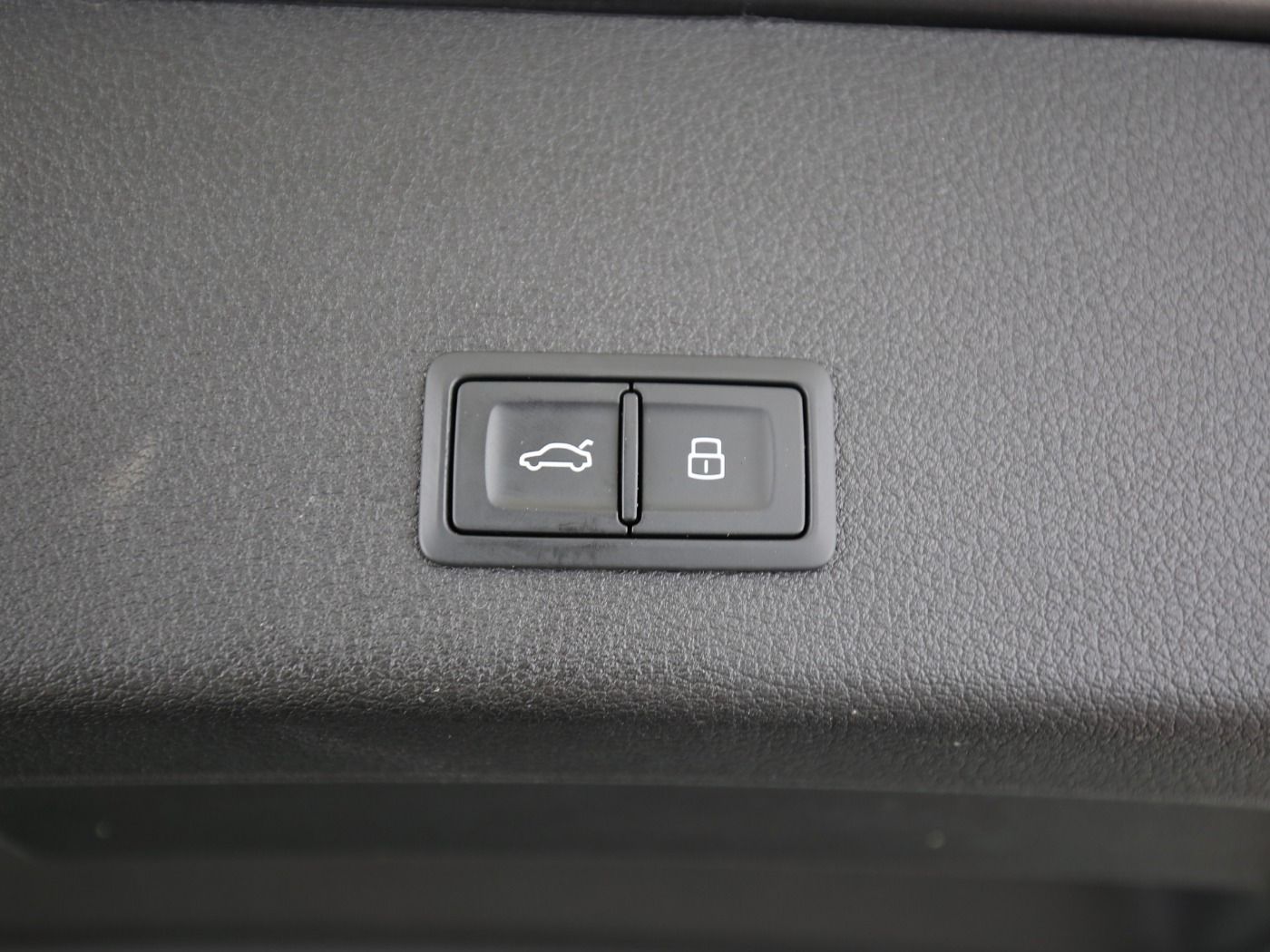 Fahrzeug autohaus mense Fahrzeugabbildung Audi e-tron 55 quattro Matrix|B&O|CarPlay|HUD|Luft