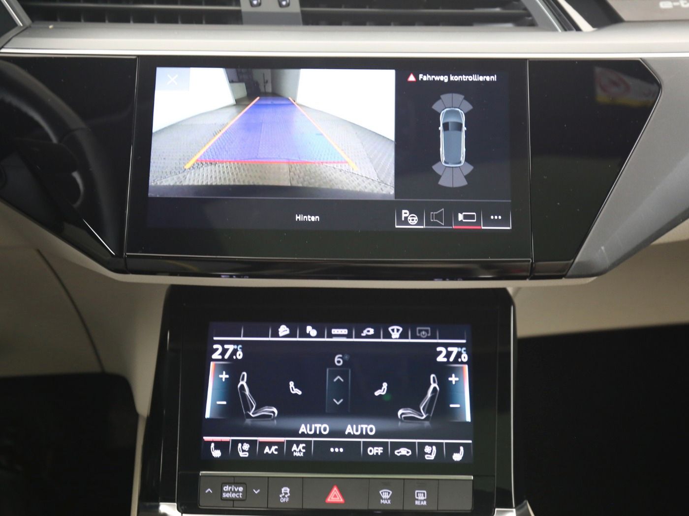 Fahrzeug autohaus mense Fahrzeugabbildung Audi e-tron 55 quattro Matrix|B&O|CarPlay|HUD|Luft