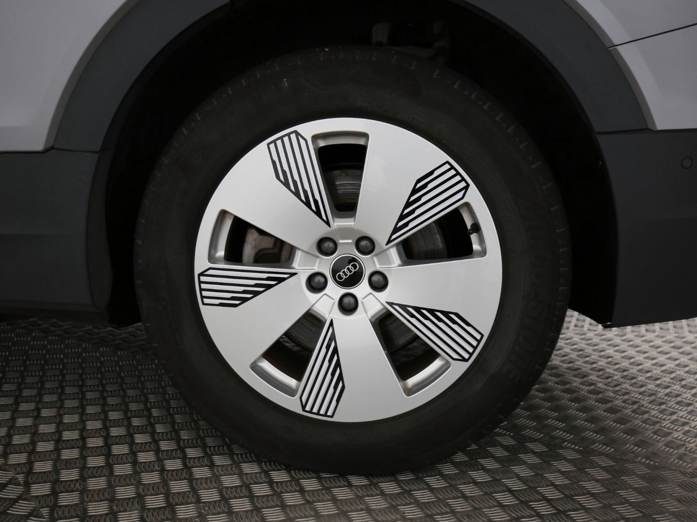 Fahrzeug autohaus mense Fahrzeugabbildung Audi e-tron 55 quattro Matrix|B&O|CarPlay|HUD|Luft