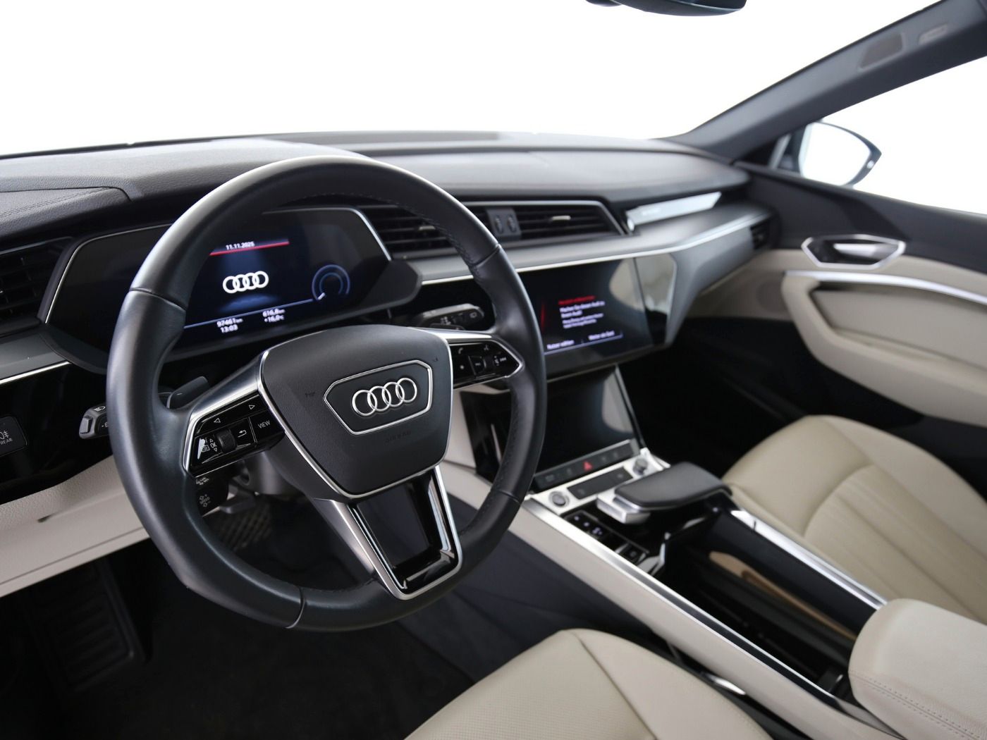 Fahrzeug autohaus mense Fahrzeugabbildung Audi e-tron 55 quattro Matrix|B&O|CarPlay|HUD|Luft