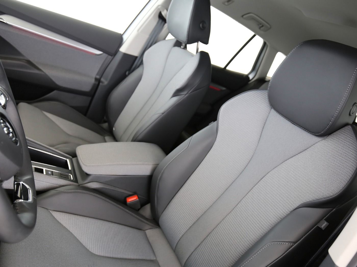 Fahrzeugabbildung SKODA Enyaq 60 Loft ACC|LED|Navi|VirtualCP|Akustikglas