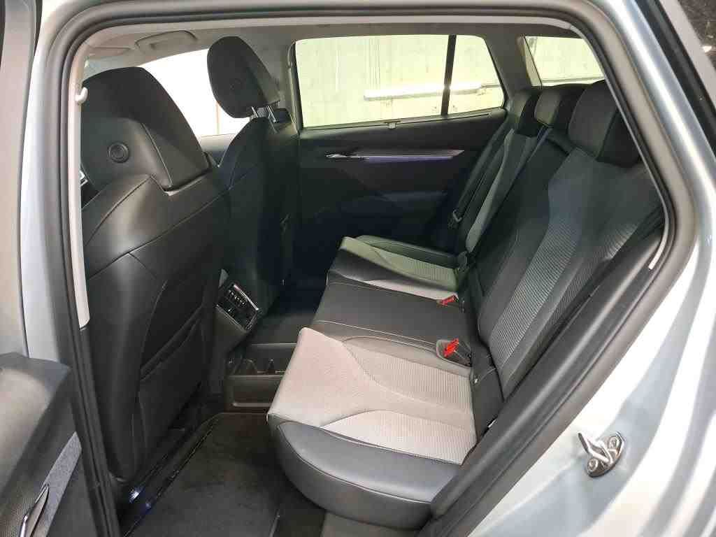 Fahrzeugabbildung SKODA Enyaq 60 Loft ACC|LED|Navi|VirtualCP|Akustikglas