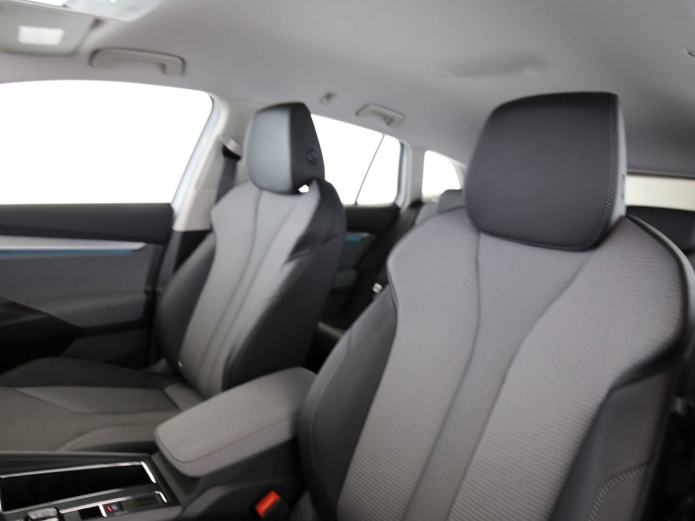 Fahrzeugabbildung SKODA Enyaq 60 Loft LED|Navi|VirtualCP|Akustikglas|PDC