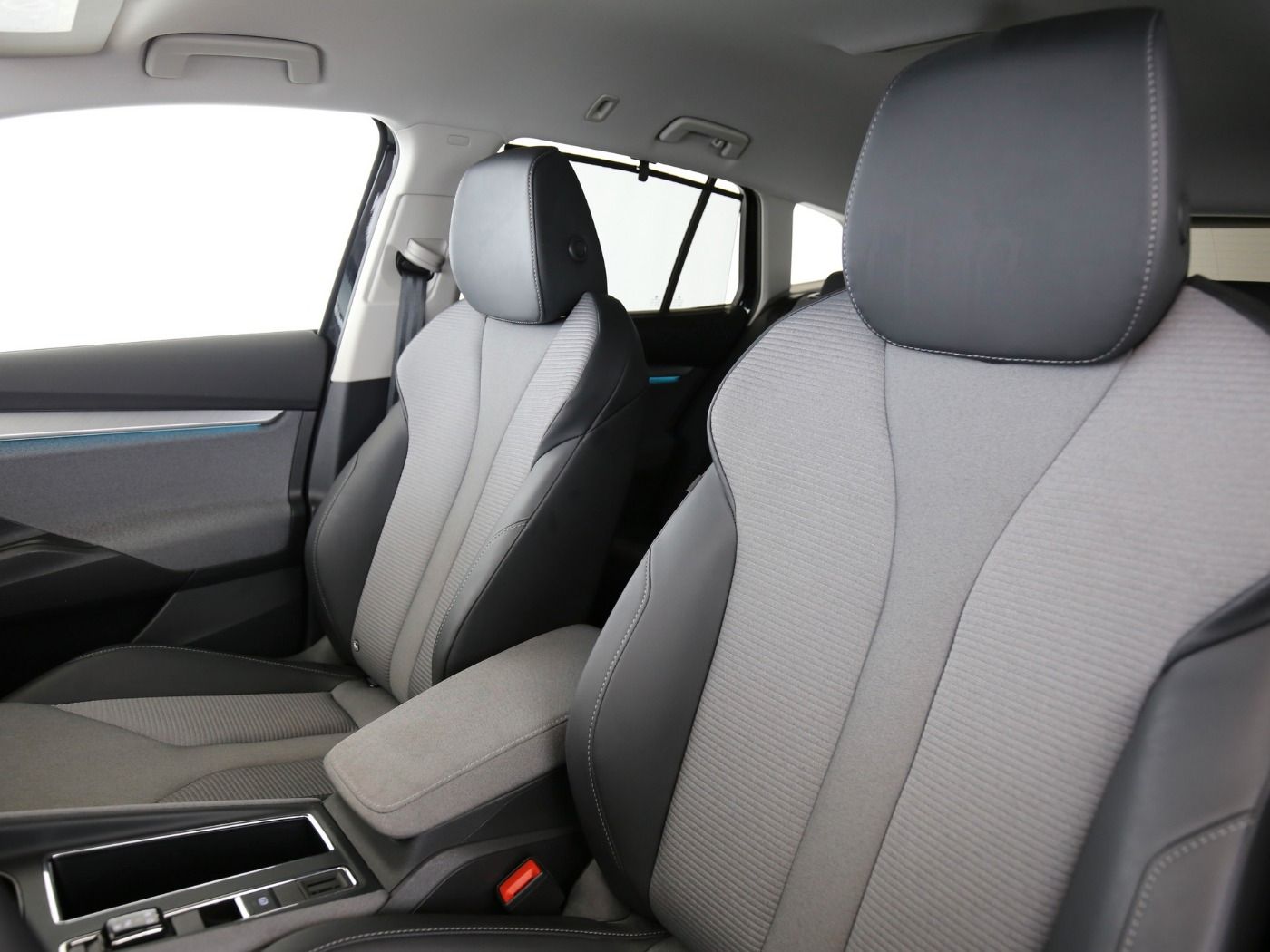 Fahrzeugabbildung SKODA Enyaq 60 Loft ACC|LED|Navi|VirtualCP|Akustikglas