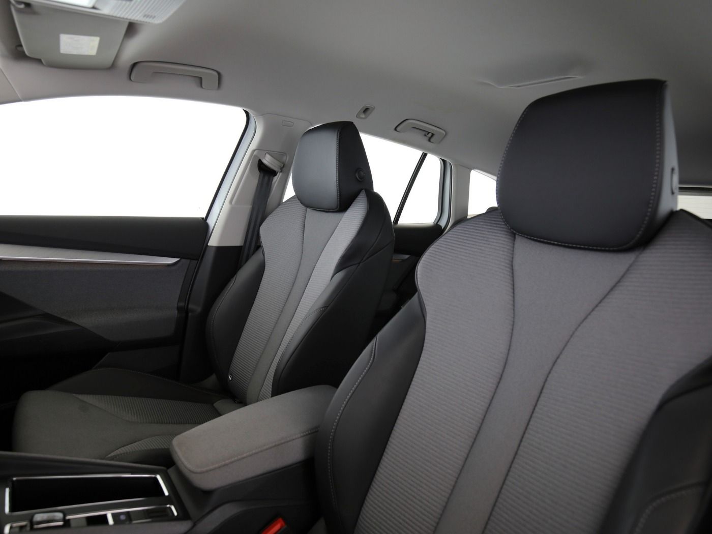 Fahrzeugabbildung SKODA Enyaq 60 Loft LED|Navi|VirtualCP|Akustikglas|PDC