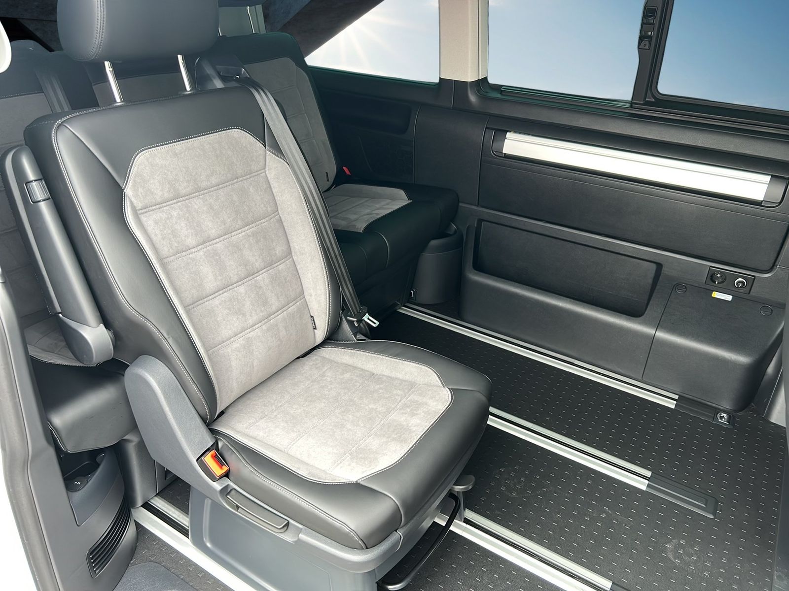 Fahrzeugabbildung Volkswagen T6.1 2.0 TDI 4Motion California Beach Tour AHK