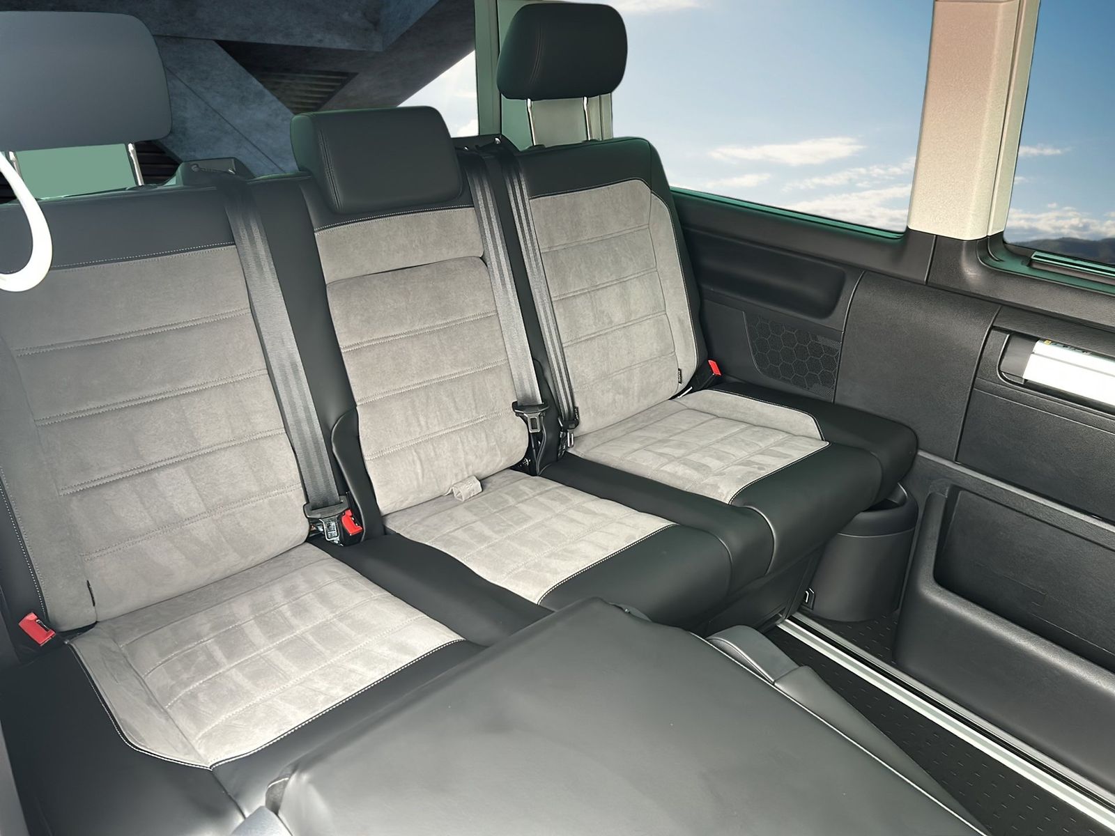 Fahrzeugabbildung Volkswagen T6.1 2.0 TDI 4Motion California Beach Tour AHK