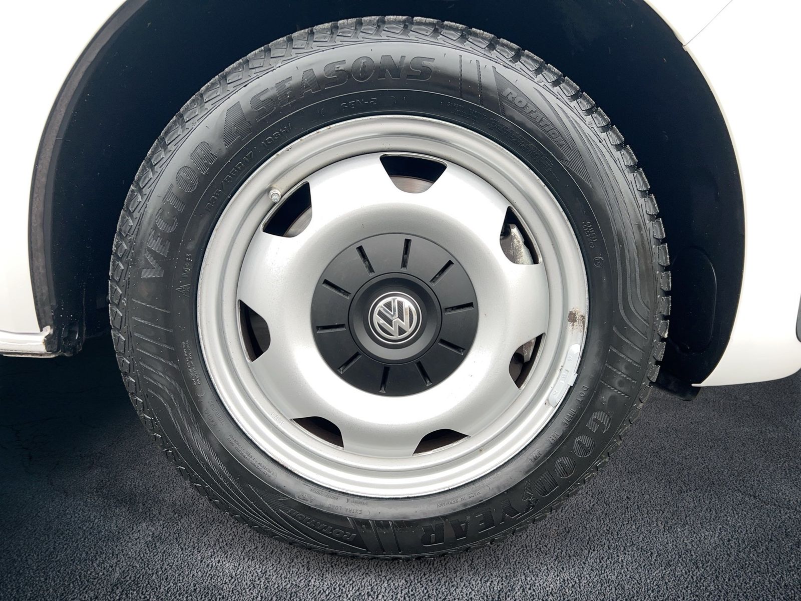 Fahrzeugabbildung Volkswagen T6.1 2.0 TDI 4Motion California Beach Tour AHK