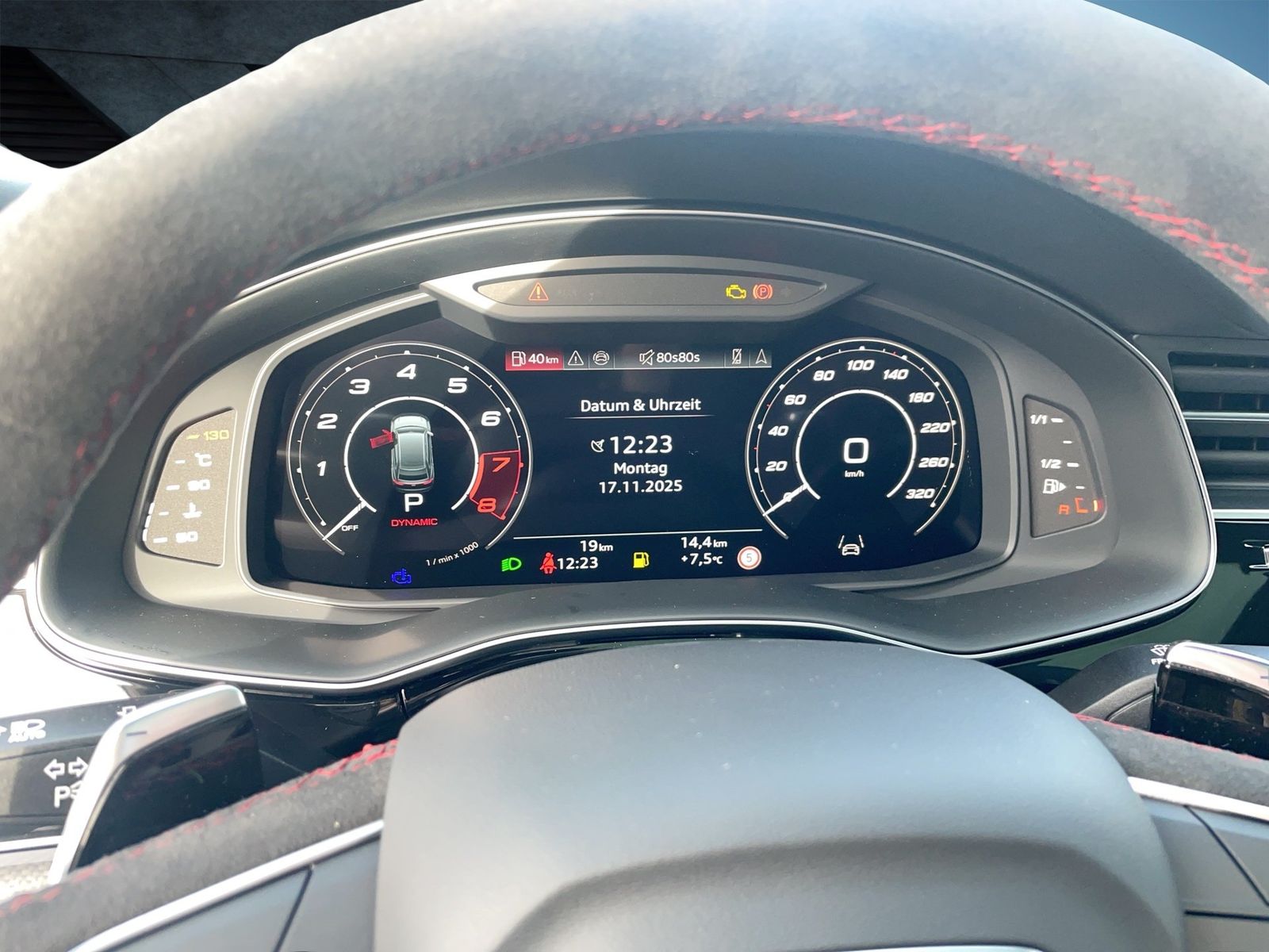 Fahrzeugabbildung Audi RS Q8 performance Keramik / 305 km/h