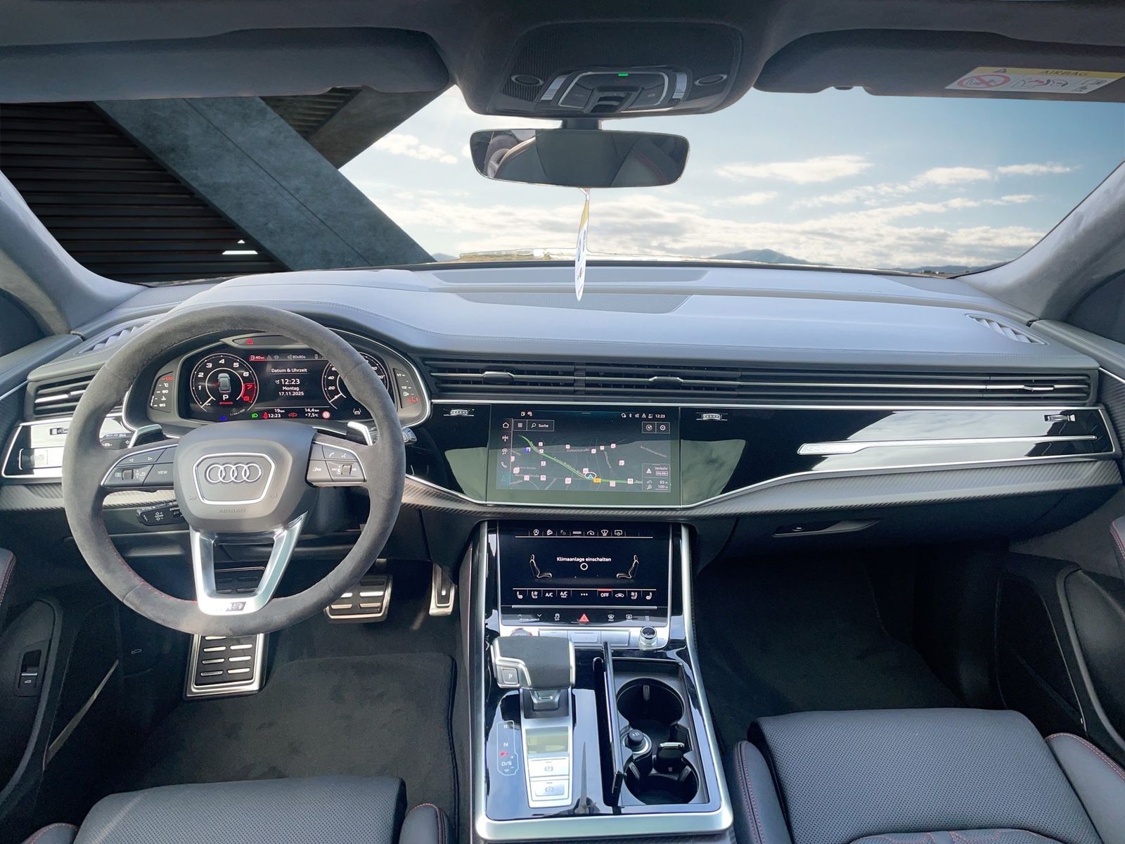 Fahrzeugabbildung Audi RS Q8 performance Keramik / 305 km/h