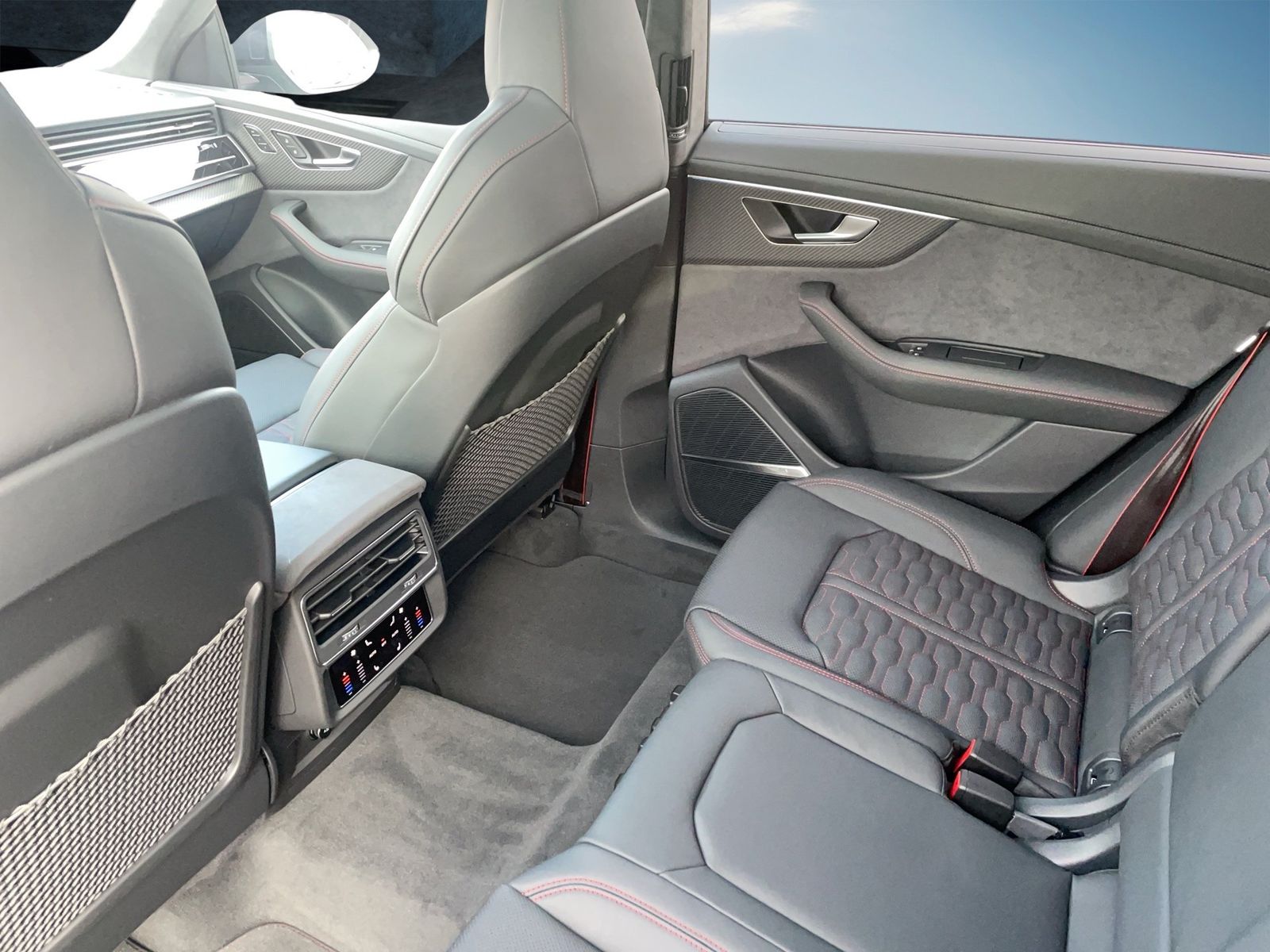 Fahrzeugabbildung Audi RS Q8 performance Keramik / 305 km/h