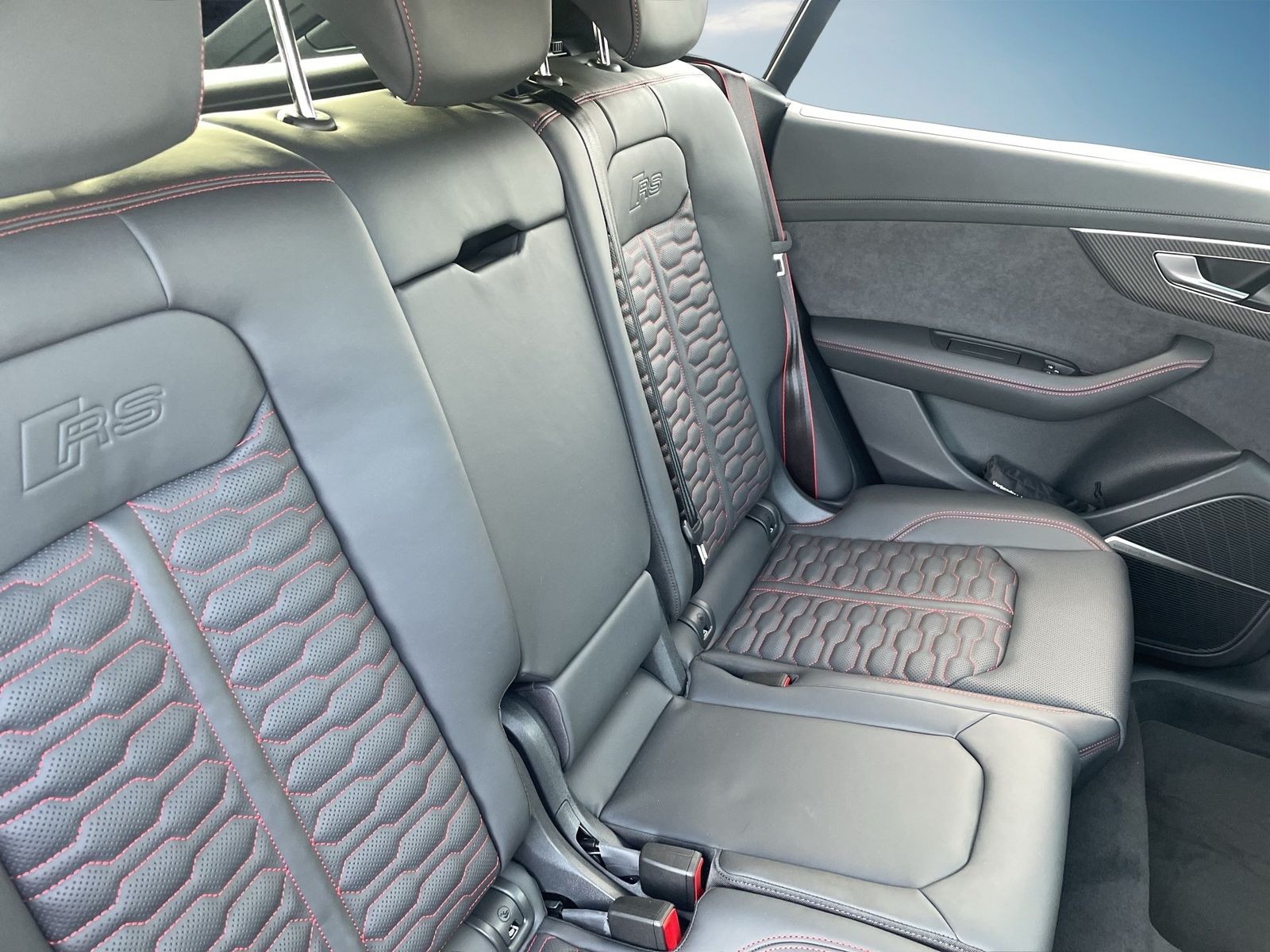 Fahrzeugabbildung Audi RS Q8 performance Keramik / 305 km/h