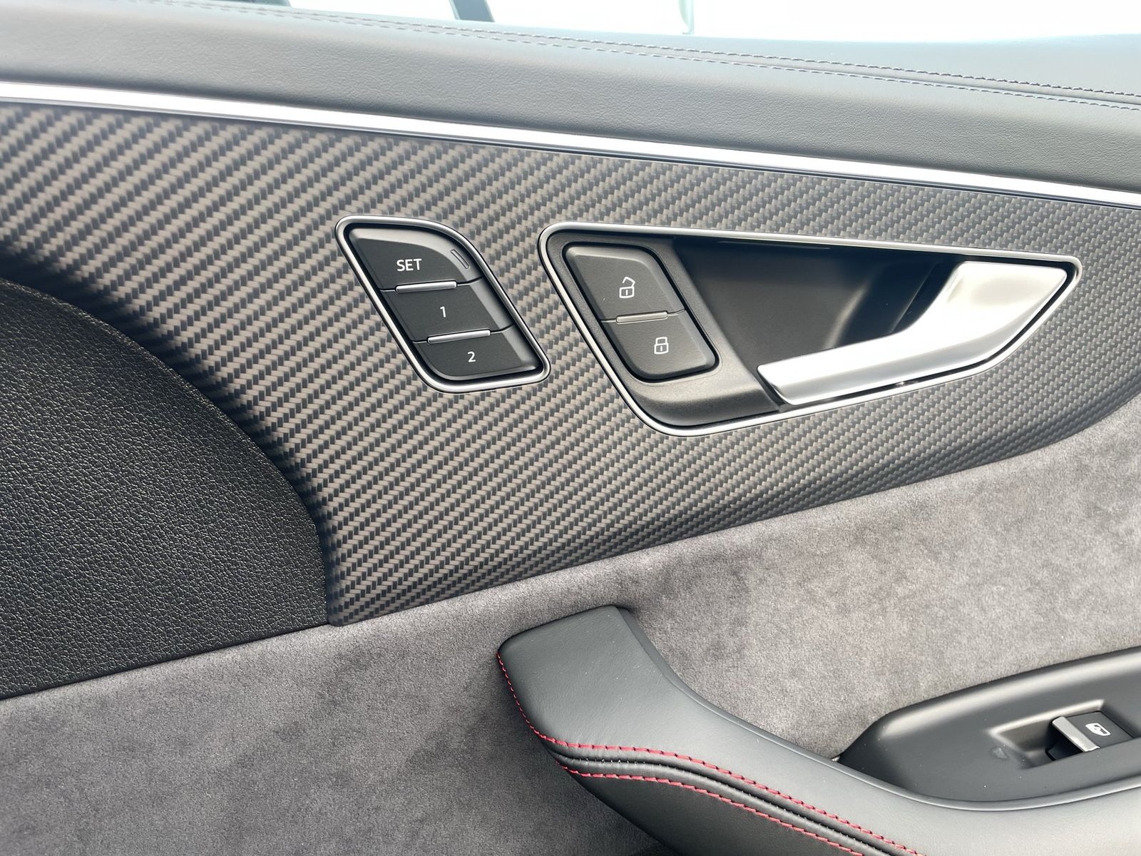 Fahrzeugabbildung Audi RS Q8 performance Keramik / 305 km/h