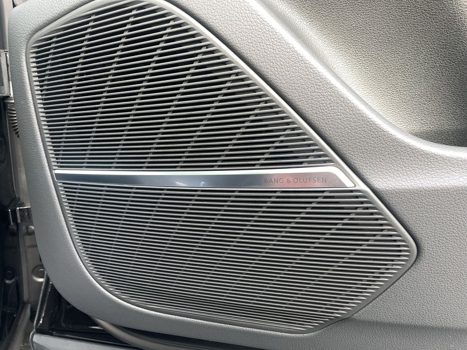 Fahrzeugabbildung Audi RS Q8 performance Keramik / 305 km/h