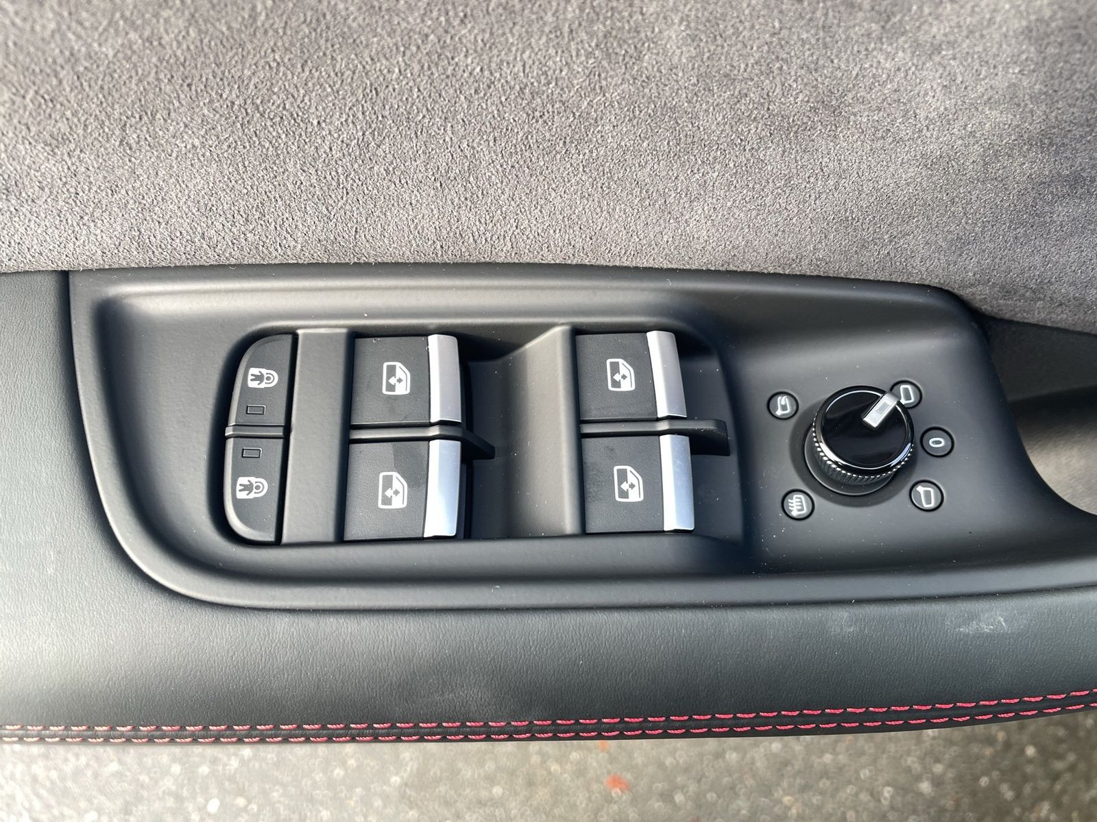 Fahrzeugabbildung Audi RS Q8 performance Keramik / 305 km/h