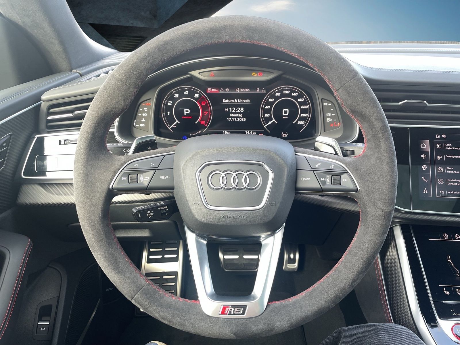 Fahrzeugabbildung Audi RS Q8 performance Keramik / 305 km/h