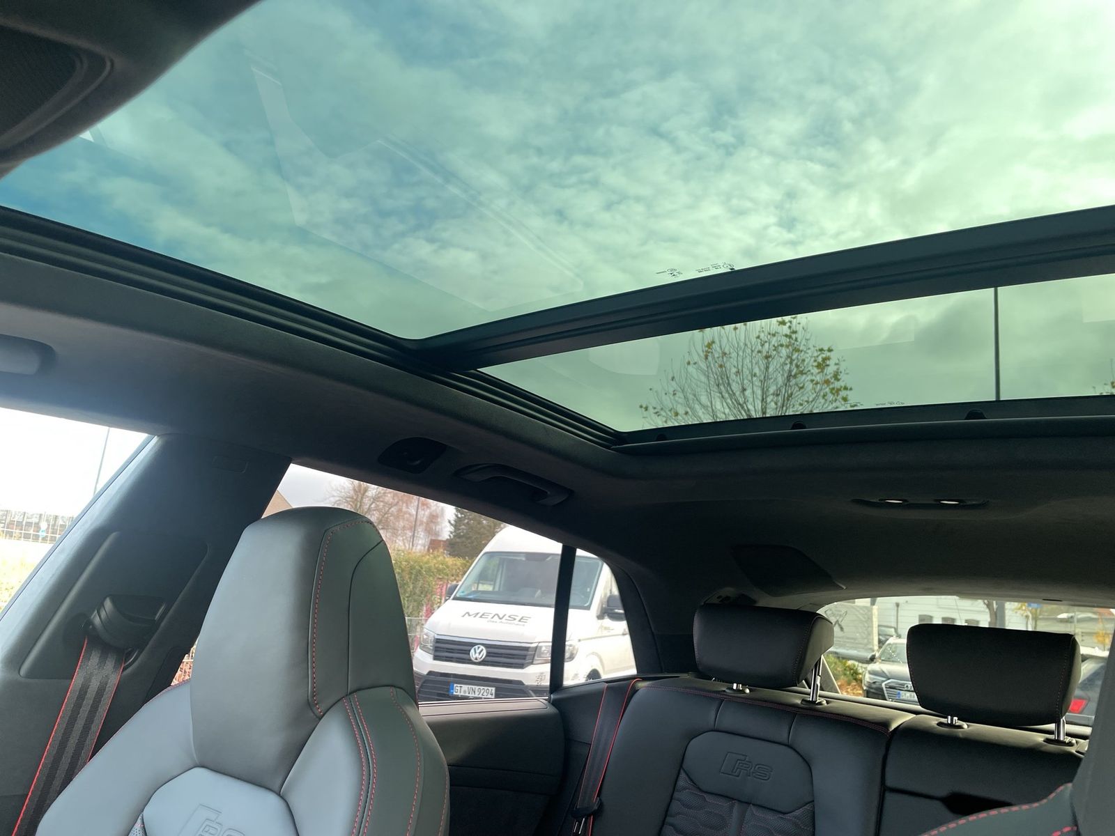 Fahrzeugabbildung Audi RS Q8 performance Keramik / 305 km/h