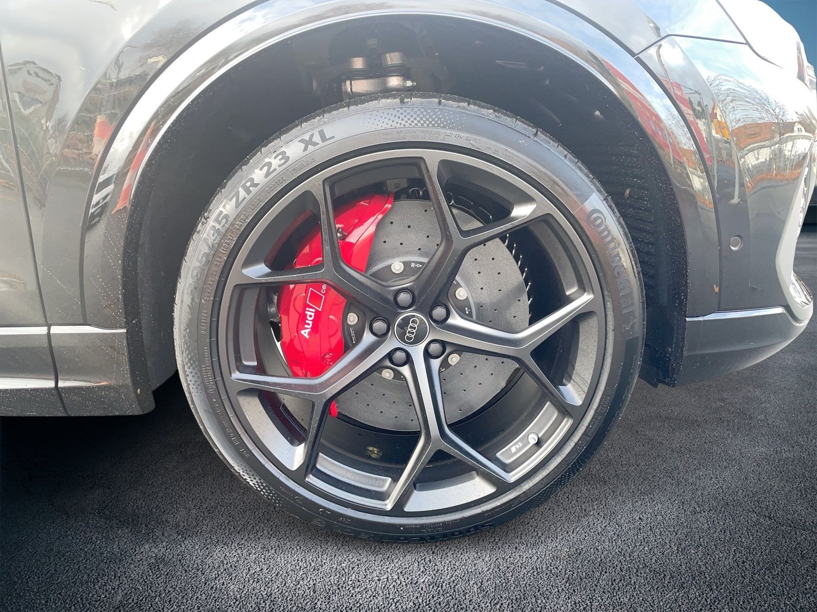 Fahrzeugabbildung Audi RS Q8 performance Keramik / 305 km/h