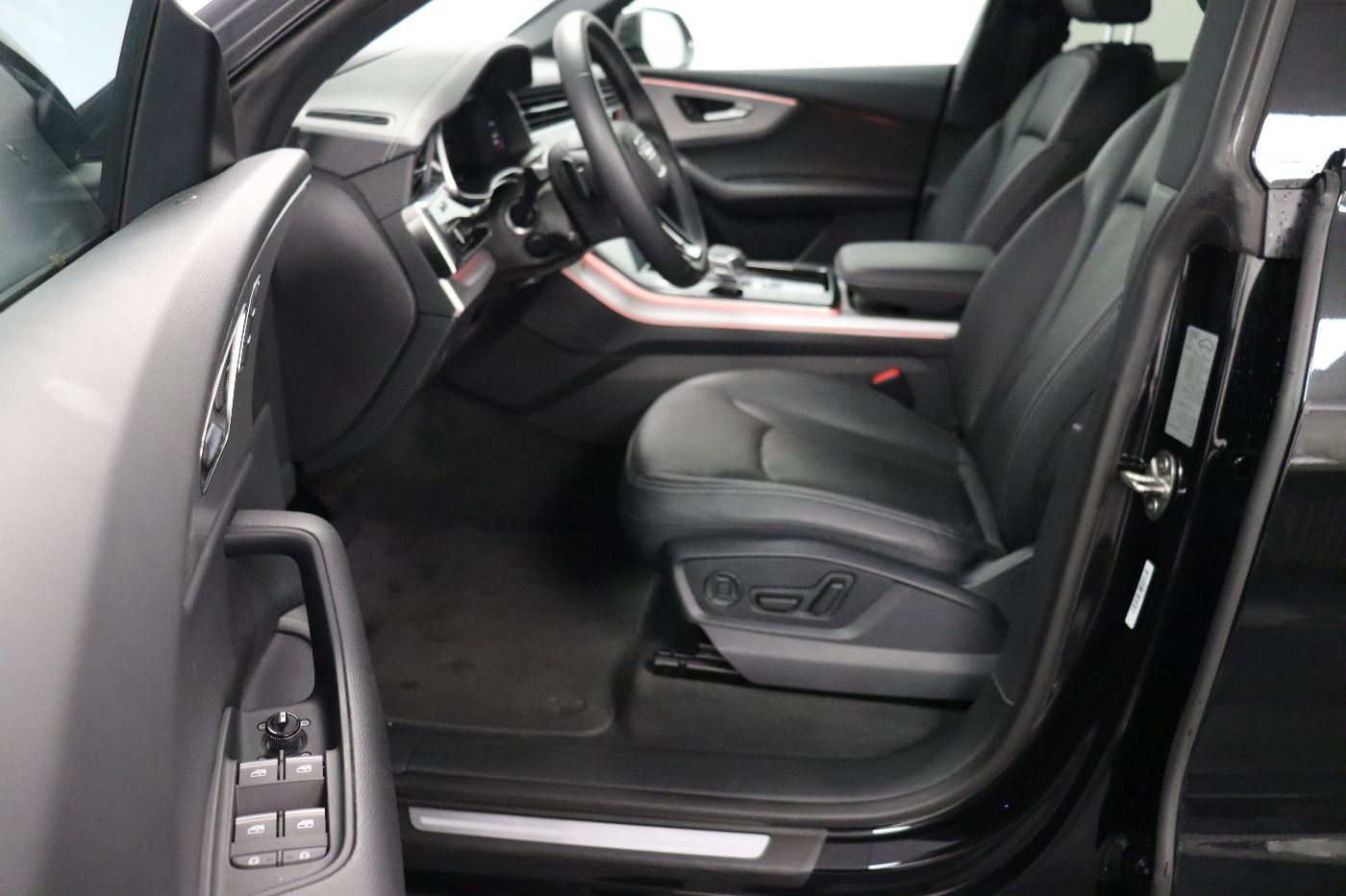 Fahrzeug autohaus mense Fahrzeugabbildung Audi Q8 45 TDI quattro tiptronic S line Matrix|AHK|LM