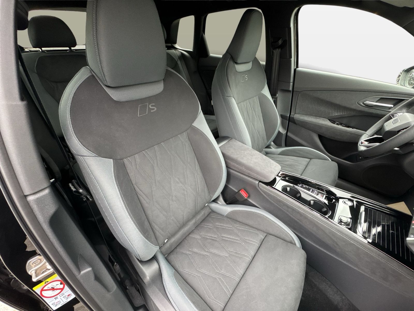 Fahrzeugabbildung Audi Q3 SUV TFSI 110kW S tronic TechPro|Pano|HUD|