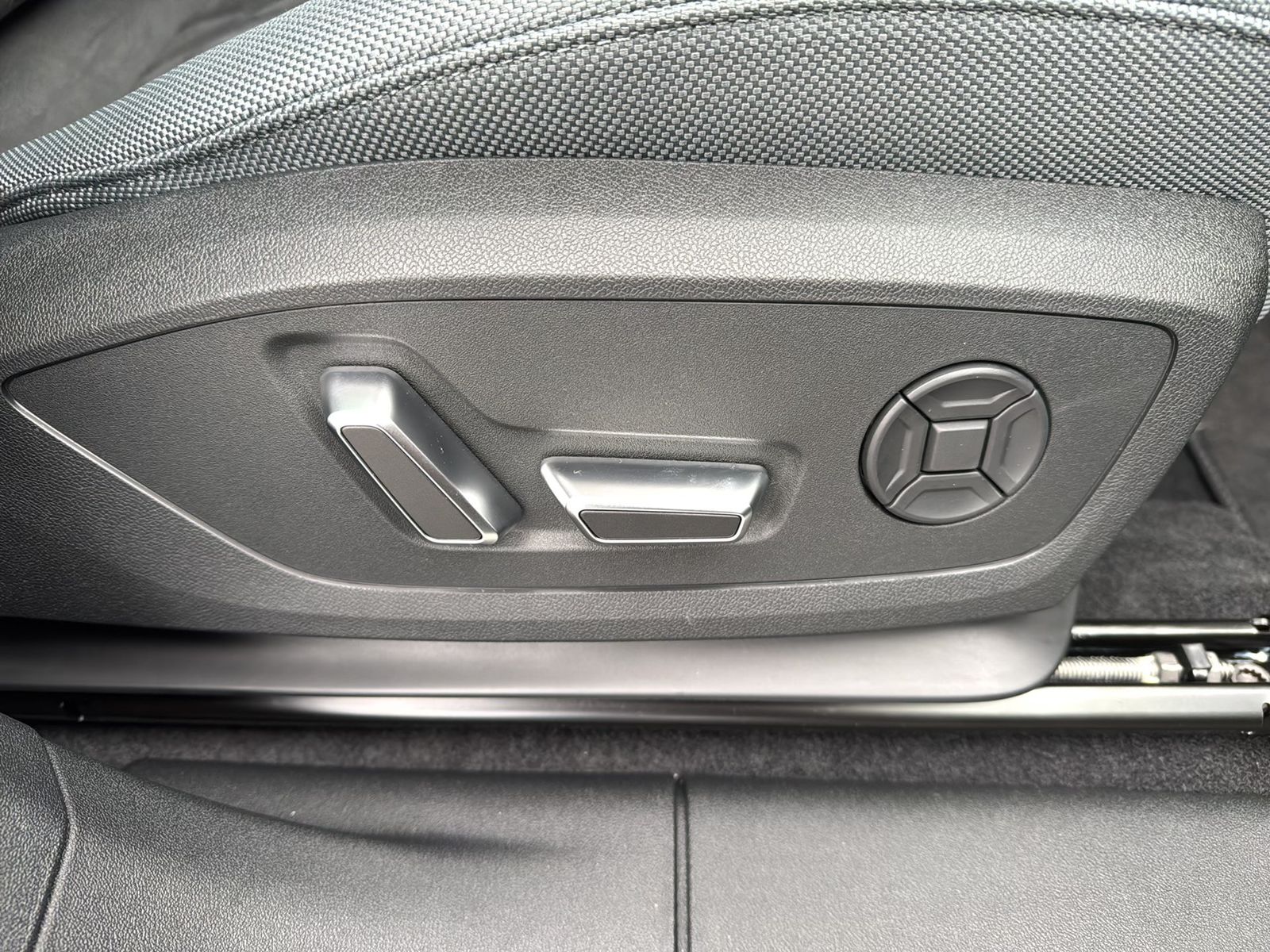 Fahrzeugabbildung Audi Q3 SUV e-hybrid 200 kW S tronic Matrix|Sonos|HUD