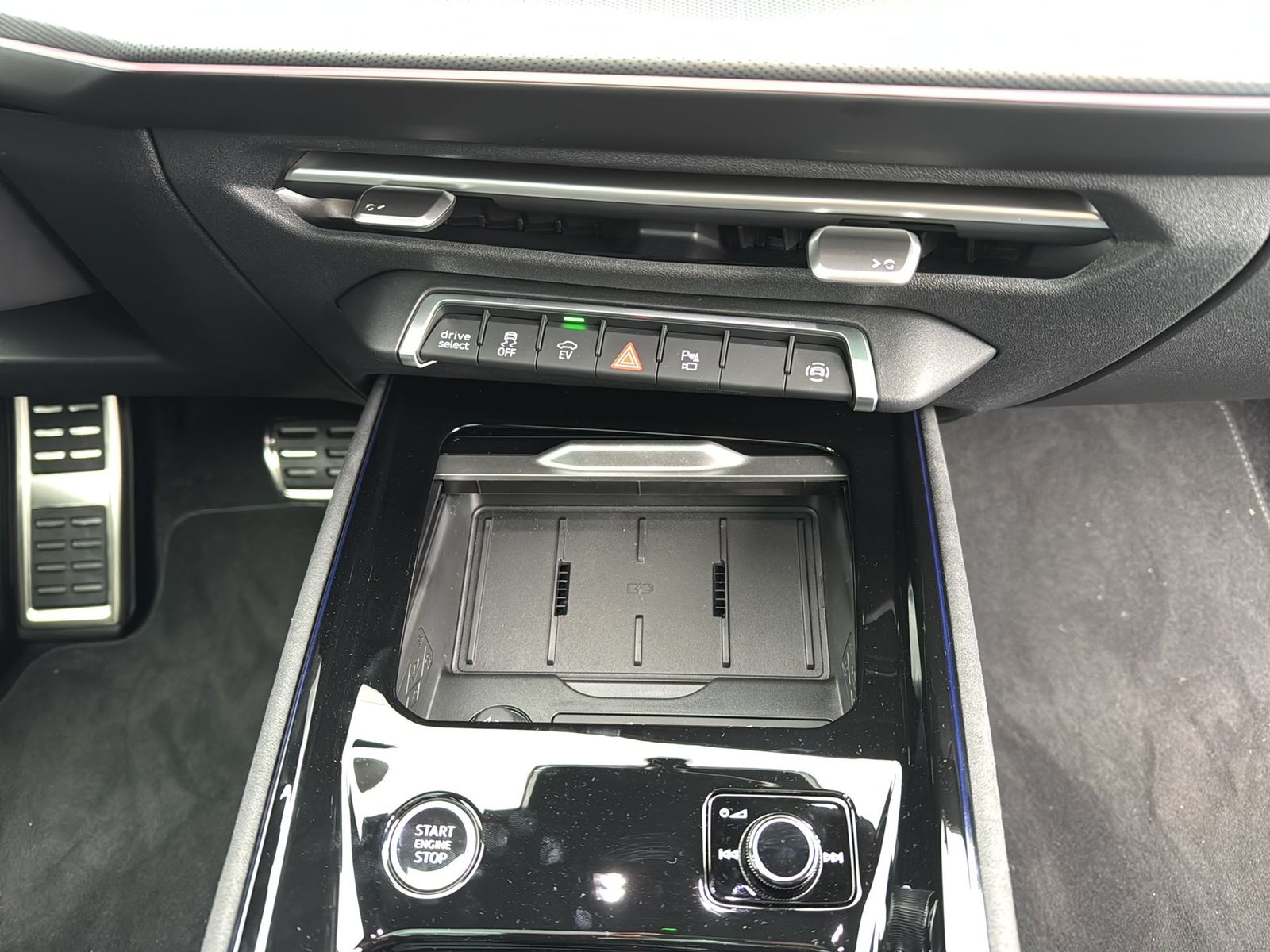 Fahrzeugabbildung Audi Q3 SUV e-hybrid 200 kW S tronic Matrix|Sonos|HUD