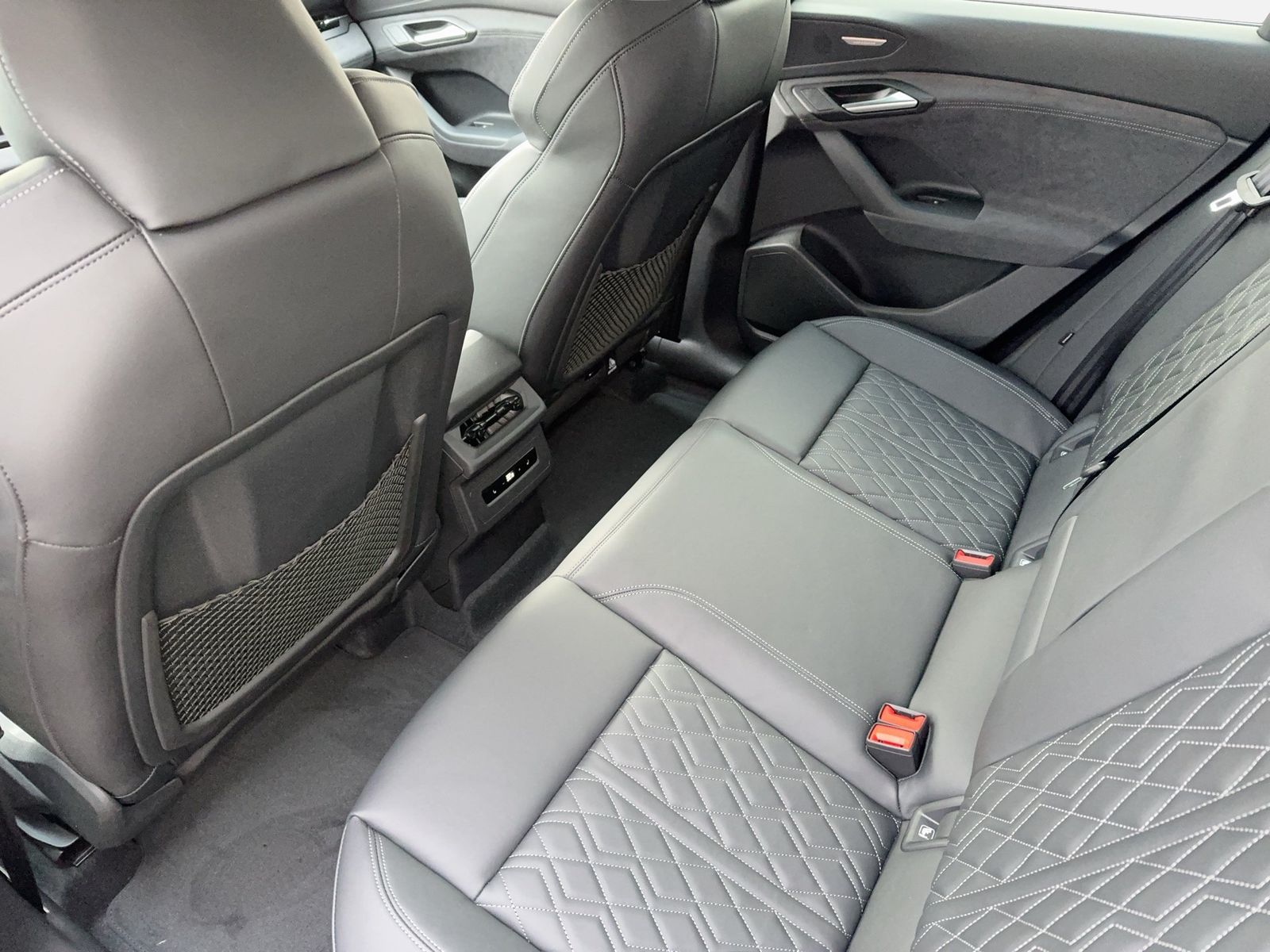 Fahrzeugabbildung Audi Q6 SUV e-tron quattro 285 kW B&O|AHK|HUD|Luft|LM