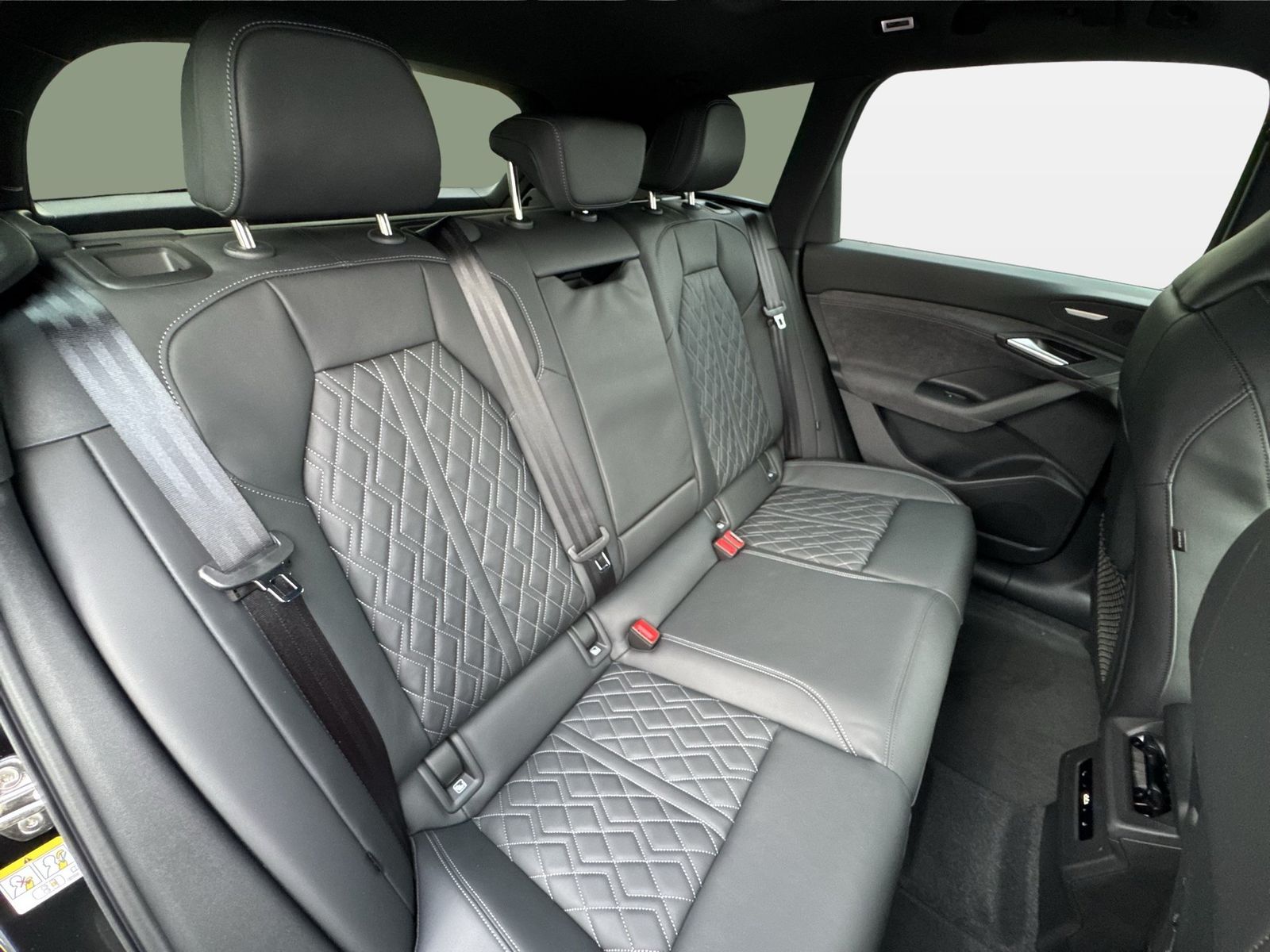 Fahrzeugabbildung Audi Q6 SUV e-tron quattro 285 kW B&O|AHK|HUD|Luft|LM