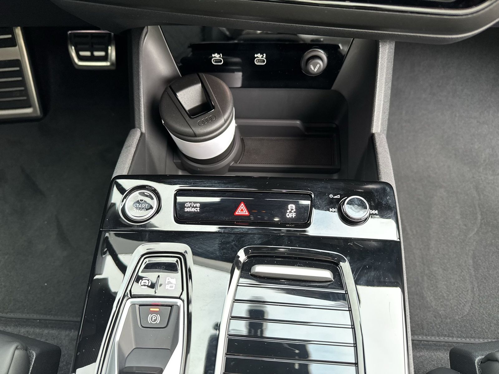 Fahrzeugabbildung Audi Q6 SUV e-tron quattro 285 kW B&O|AHK|HUD|Luft|LM