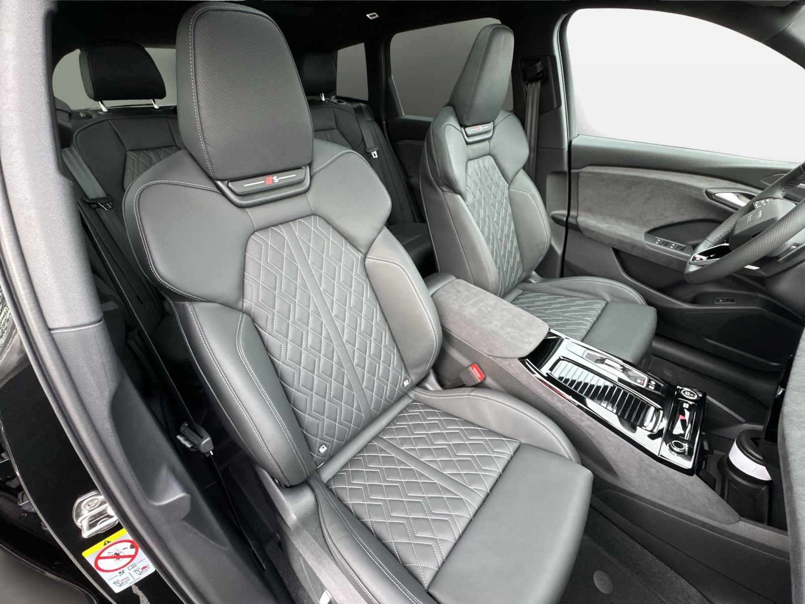 Fahrzeugabbildung Audi Q6 SUV e-tron quattro 285 kW B&O|AHK|HUD|Luft|LM