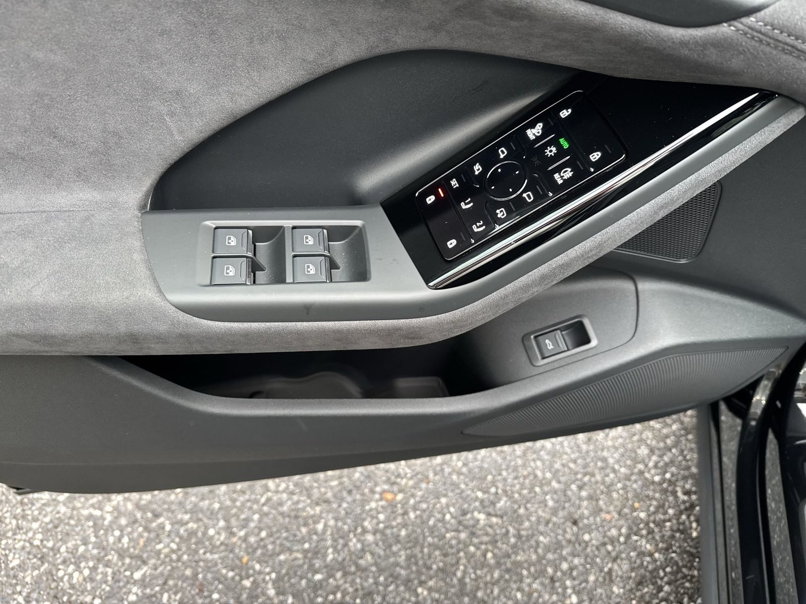 Fahrzeugabbildung Audi Q6 SUV e-tron quattro 285 kW B&O|AHK|HUD|Luft|LM