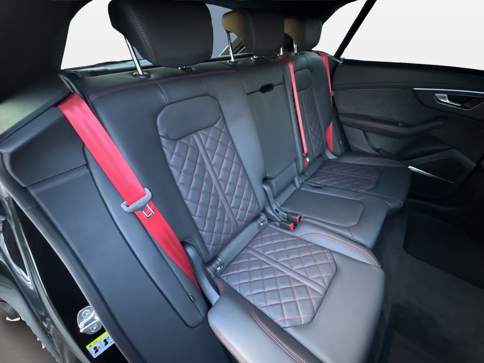 Fahrzeugabbildung Audi Q8 TFSIe S line business Matrix|Pano|HUD|