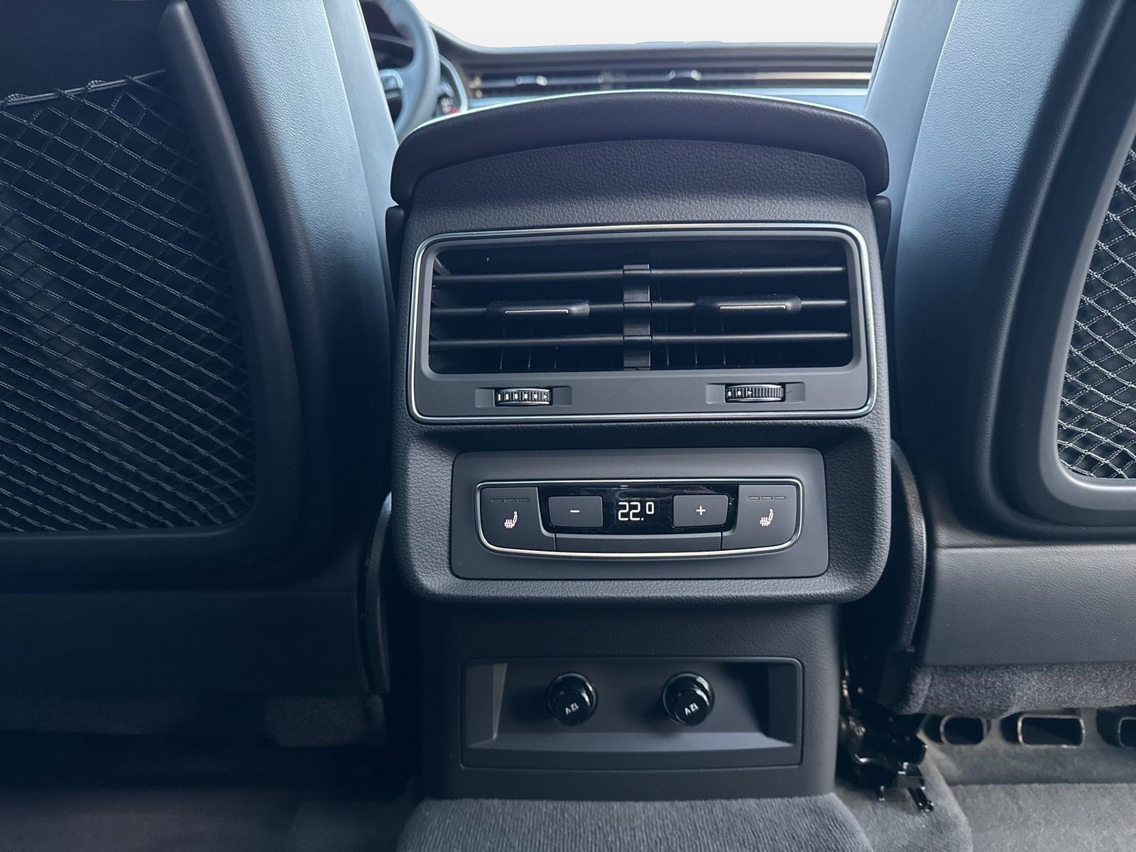 Fahrzeugabbildung Audi Q8 TFSIe S line business Matrix|Pano|HUD|