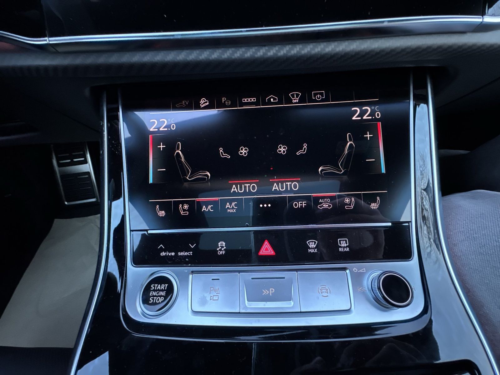 Fahrzeugabbildung Audi Q8 TFSIe S line business Matrix|Pano|HUD|