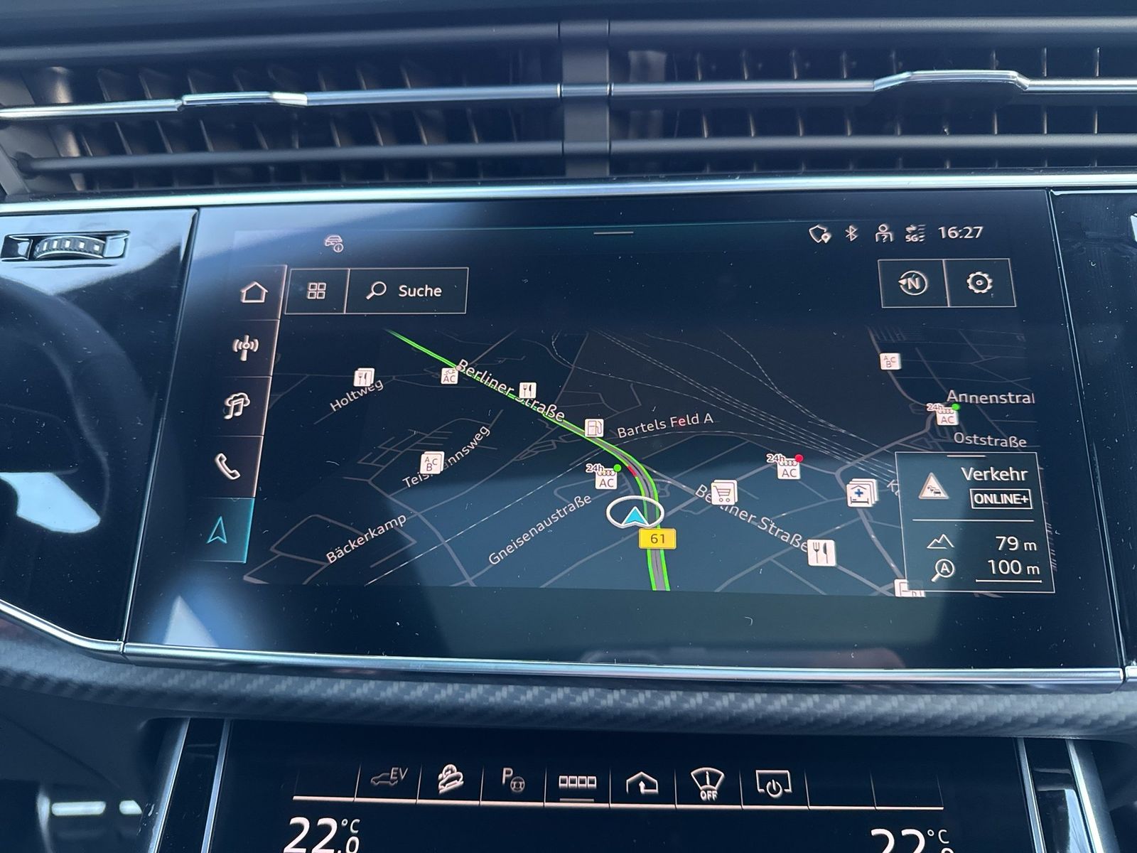 Fahrzeugabbildung Audi Q8 TFSIe S line business Matrix|Pano|HUD|