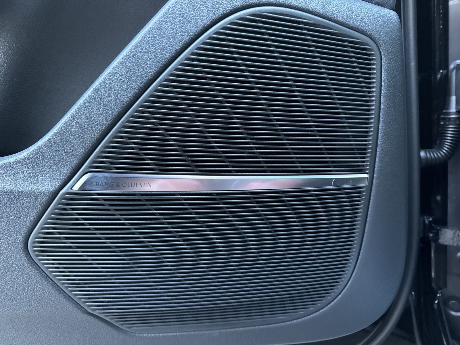 Fahrzeugabbildung Audi Q8 TFSIe S line business Matrix|Pano|HUD|