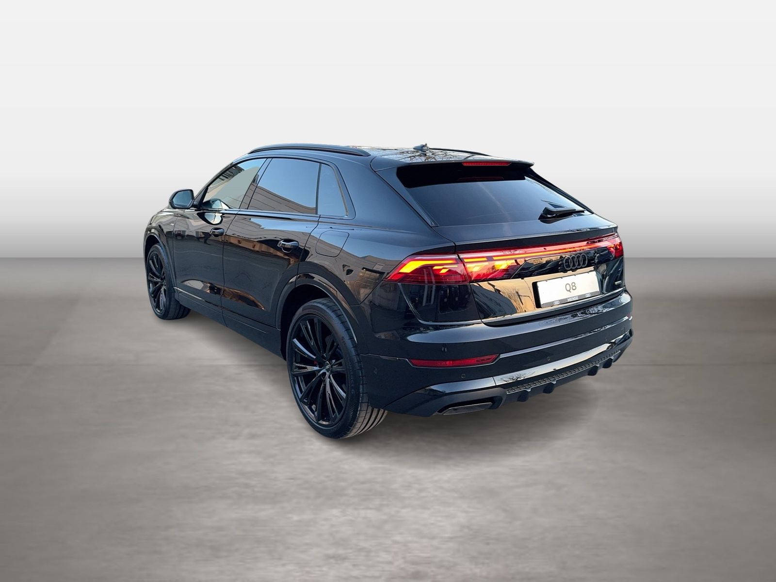 Fahrzeugabbildung Audi Q8 TFSIe S line business Matrix|Pano|HUD|